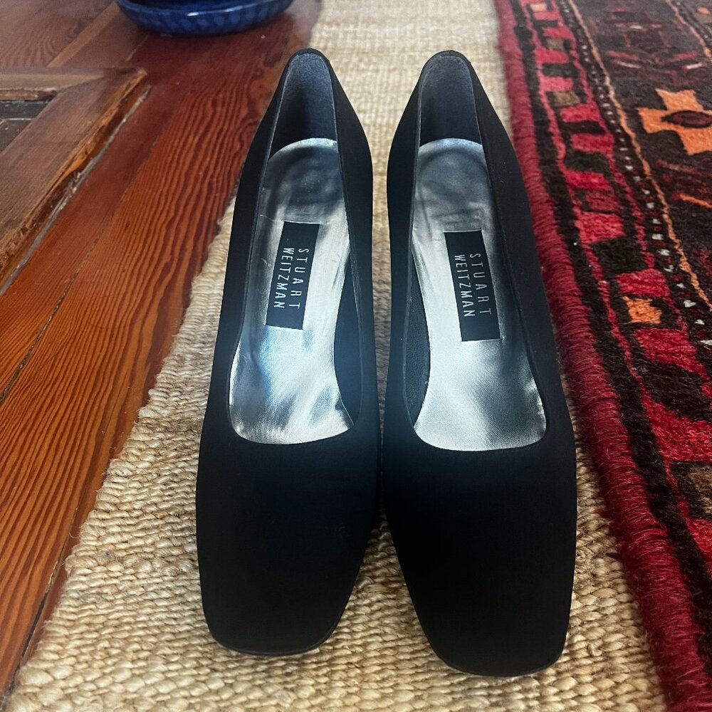 Vintage Stuart Weitzman - Sleek, Elegant Black Pumps